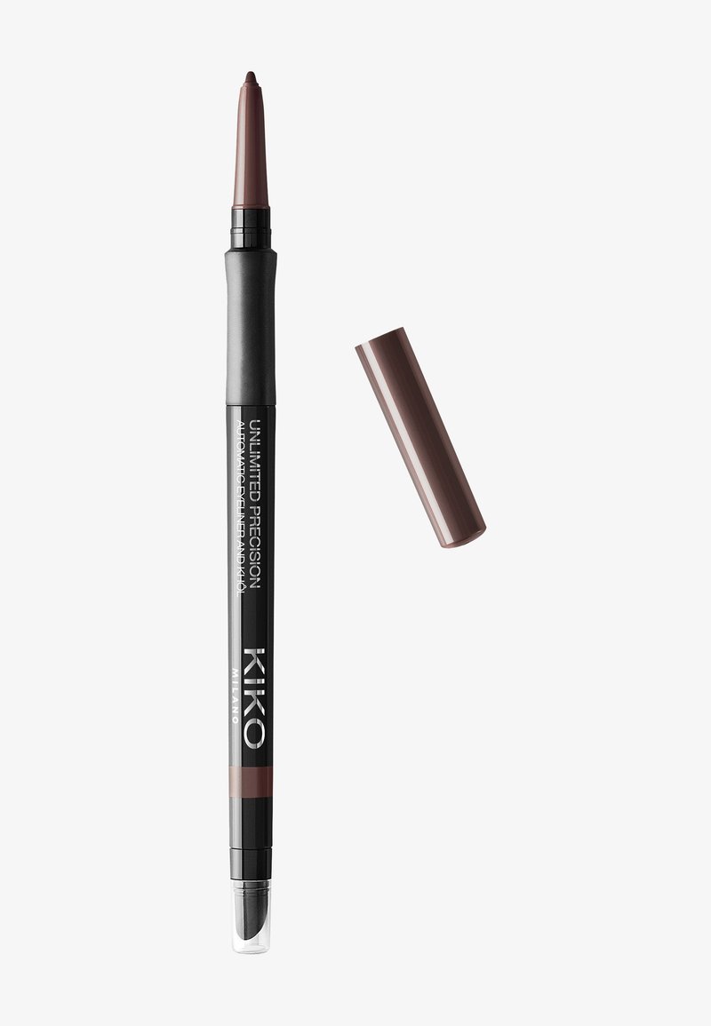 Crayon eyeliner automatique en brun foncé avec une pointe rétractable. Dispose d'une prise noire texturée et d'un capuchon amovible. Contient une éponge estompeuse.