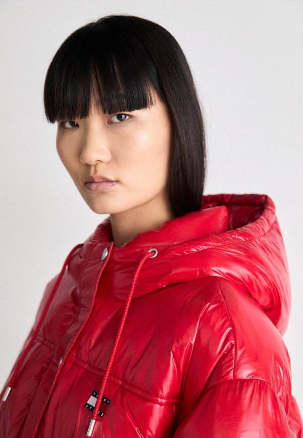 SHINY HOOD BADGE PUFFER - Winter jacket2