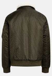Olivově zelená bomber bunda vyrobená z hladkého nylonu, s krémovým beránkovým límcem, vroubkovanými manžetami a texturovaným povrchem.