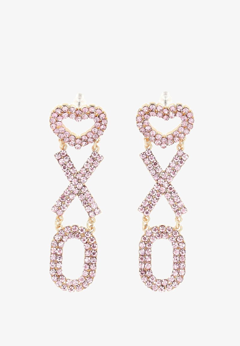Guldtonede øreringe med vekslende hjerte- og XO-former, prydet med lyserøde rhinsten, med en tekstureret overflade og dangle-design.