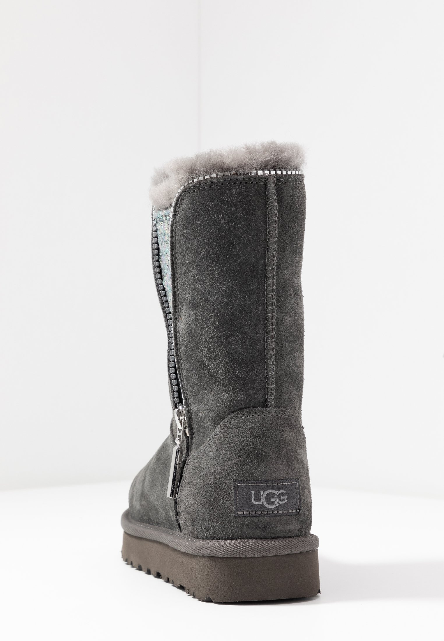 ugg classic zip boot