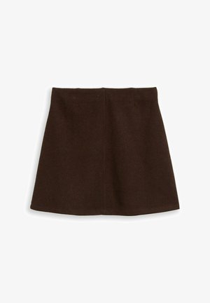 Falda mini de pana marrón con una cintura ajustada, corte en A y dos pliegues frontales. Textura suave y patrón ribeteado sutil en toda la prenda.