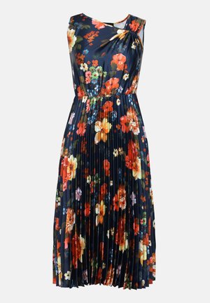 Robe plissée florale avec un fond bleu marine. Présente des fleurs vibrantes orange, rose et verte. Design élégant avec un détail de manche froncée.