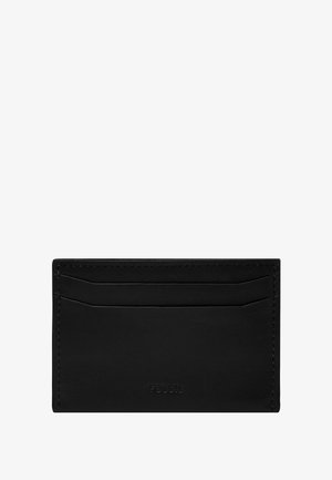 Tarjetero de cuero negro con textura suave, que cuenta con múltiples ranuras para tarjetas y un logo de marca en relieve. Forma rectangular, diseño minimalista.
