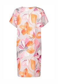 Blumenmusterkleid mit kurzen Ärmeln. Verfügt über orangefarbene, rosa und graue Aquarellblumenmuster auf einem hellen Hintergrund. Lockere Passform, Rundhalsausschnitt.