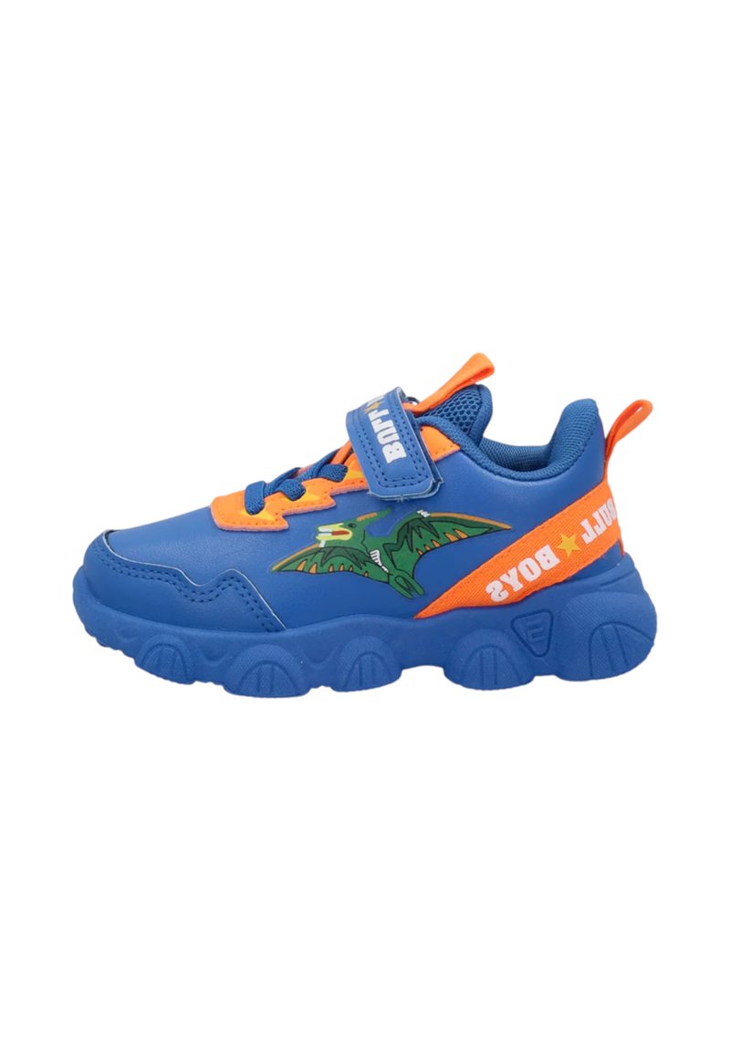 Sneaker blu con accenti arancioni, caratterizzato da una chiusura in velcro, suola in gomma testurizzata e grafiche di dinosauri verdi sul lato. Design con punta tonda.
