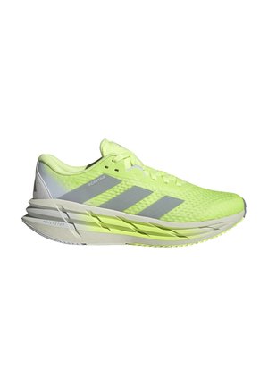 Baskets de sport vert lime avec un dessus en mesh respirant, un design en trois bandes argentées et une semelle texturée pour l'adhérence et la stabilité.