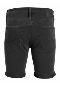 Șorturi negre din denim cu mansete întoarse, design cu cinci buzunare și cusături subtile pe buzunarele din spate. Caracteristici un textură netedă și un material durabil.