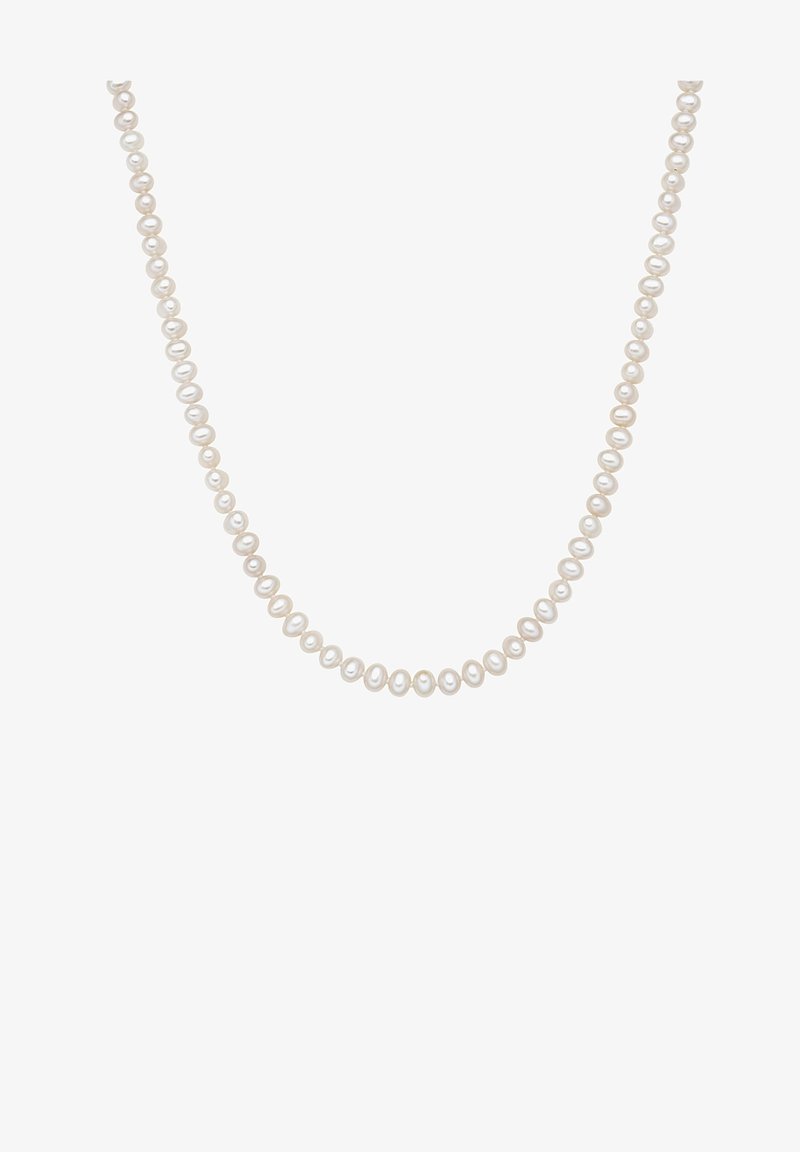 Vitt pärlhalsband med ovala pärlor, enhetlig storlek och slät yta, trädda tillsammans för att bilda en kontinuerlig slinga.