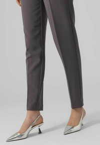 Vero Moda Kalhoty - grey