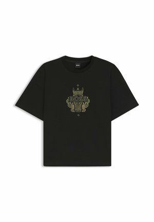 T-shirt en coton noir avec un col rond, des manches courtes, et un motif graphique doré avec le mot « BOSS » au centre.