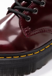 Dr. Martens Snörstövletter - red