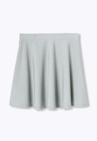 Jupe patineuse gris clair en tissu scintillant. Elle possède une ceinture ajustée et une coupe évasée avec des plis pour plus de volume.