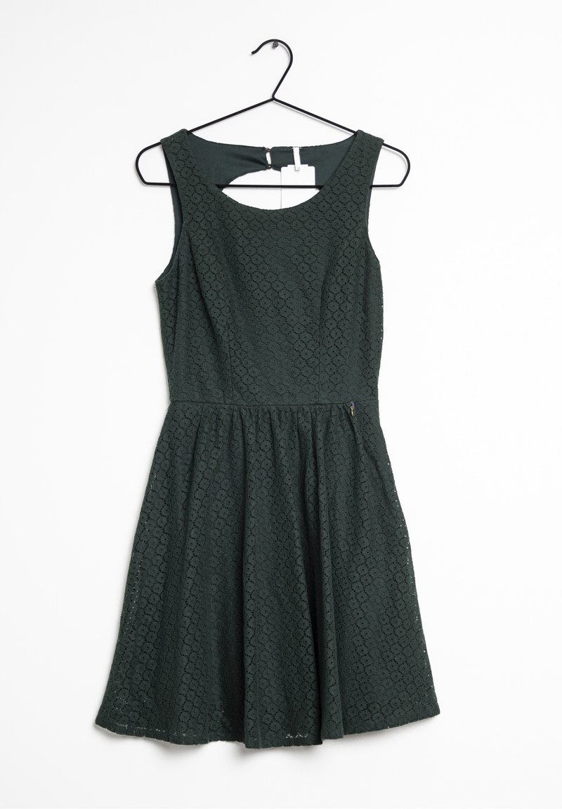 Vestido sin mangas de color verde oscuro con una tela texturada y estampada; corsé ajustado que se extiende a una falda acampanada. Incluye una abertura en la parte posterior en forma de llave.