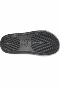 Suola di scarpa in gomma nera con superficie testurizzata e decorata, caratterizzata da un design di battistrada a spina di pesce e un'impronta del logo.