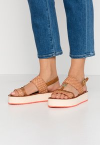 GANT MIDVILLE  - Platform sandals - cognac/coral