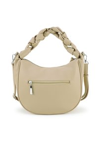 Beige leren schoudertas met een gevlochten handvat, een ritssluiting aan de bovenkant en een voorvak. Soepele textuur, gebogen vorm en afneembare band.
