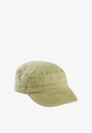 Jasnobrązowa bawełniana czapka w stylu wojskowym z przeszywanymi panelami i krótkim zakrzywionym daszkiem na białym tle.