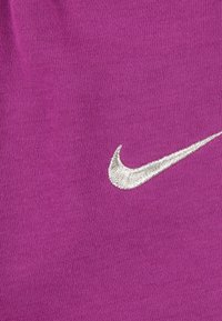 Nike Sportswear SHINE CREW PANT SET - Pantaloni sportivi - hot fuchsia