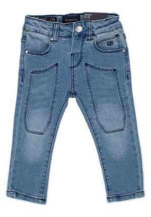 Hellblaue Baby-Jeans mit aufgesetzten Fronttaschen, Knopfverschluss und Logo auf der Münztasche, Größe 6 Monate.