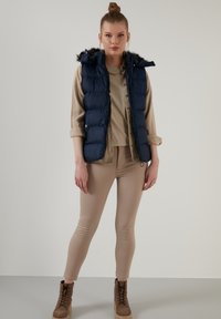 LELA SLIM FIT - Strukirani kaput - navy blue