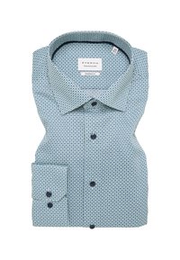 Vouwshirt in lichtblauw met een donkerblauw geometrisch patroon, moderne pasvorm, button-down kraag en een enkele pocket met contrasterende knopen.