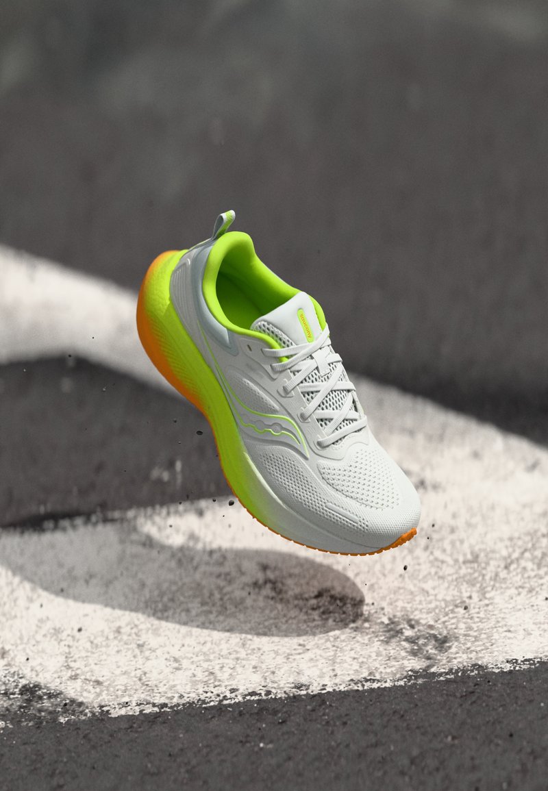 Saucony SURGE 3 - Tekaški copati za cesto - white/citron
