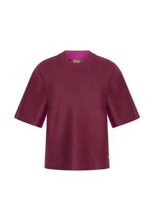 Bordowy top z krótkim rękawem o okrągłym dekolcie, wykonany z błyszczącego, teksturowanego materiału. Wnętrze zdobi kontrastowa różowa podszewka.