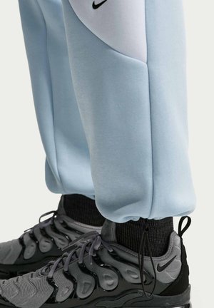 Nike Sportswear, M NK TECH FLC PRO CB OH PANT - Træningsbukser - light armoury blue football grey black