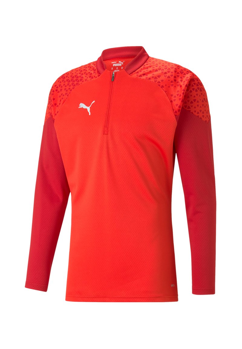 Rode sporttop met lange mouwen en een halve rits kraag, met een textuur op de bovenste mouwen en een glad lichaam, geaccentueerd door een wit logo.