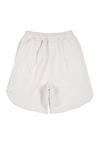 Pantaloni shorts rosa chiaro realizzati in un tessuto testurizzato e stropicciato. Presentano un elastico in vita e due tasche laterali; l'orlo ha un taglio arrotondato.