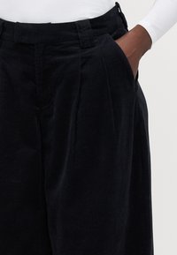 ONLY Tall ONLSVEA NESSA CORD WIDE  - Bukse - black