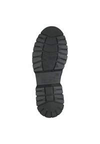 Černá gumová podrážka s tlustým, strukturovaným vzorem běhounu, který obsahuje hluboké drážky a hřebeny pro lepší trakci. Na mezipodešvi je ražené logo.