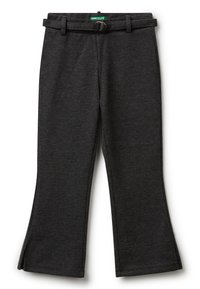 Tmavě šedé kostkované kalhoty s odpovídajícím opaskem, rovné nohavice s mírným rozšířením a zelenou nášivkou "United Colors" na pase.