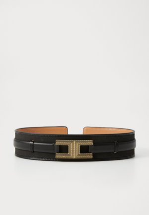 Black leather belt with a wide design. Features a gold-colored mesh buckle with a geometric pattern, lined with smooth tan leather.