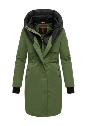 Groene geïsoleerde jas met een zwarte capuchon, lange mouwen, drukknoopsluitingen, tailleband en twee voorkzakken. Gladde stof met een moderne silhouet.