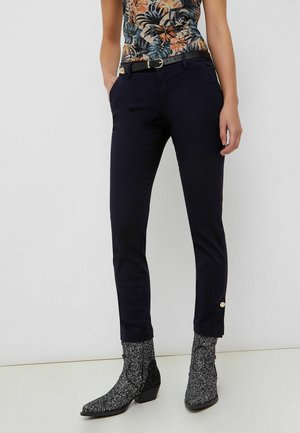 Chinos - night