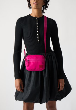 MINI MESSENGER BAG UNISEX - Skulderveske - beetroot purple