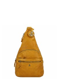 Geel leren schoudertas met een spitse vorm, voorzien van twee ritssluitingen en een ronde anker hanger. Zachte textuur met een subtiele glans.
