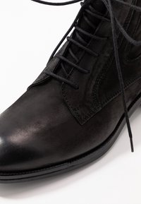 Marc O'Polo Botines con cordones - black
