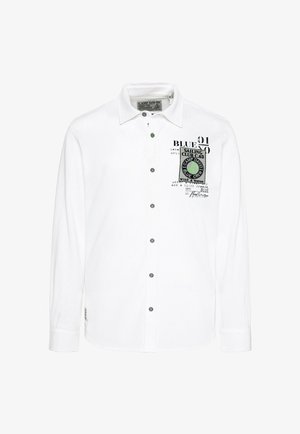 Witte langearmige shirt met knoopsluiting. Heeft een logo afdruk en tekst op de linkerborst, zwarte knopen en een zachte, textuur stof.