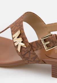 MICHAEL Michael Kors Varvassandaalit - tan