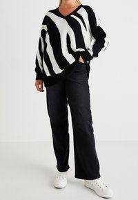 Vero Moda Curve Svetr - black