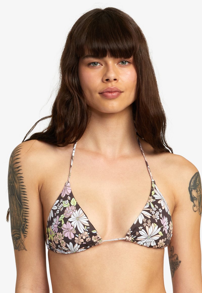 Hnědý květinový bikini top s trojúhelníkovým designem, zdobený růžovými, bílými a zelenými květy, tenkými ramínky a zavazováním na zadní straně.