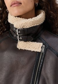 Vero Moda Tall VMJOANNA JACKET - Jakna od umjetne kože - chocolate torte/silver mink