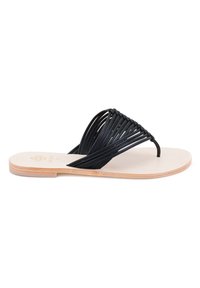 Zwarte flip-flop sandaal met geweven bovenband, tan leer voetbed en een minimalistisch ontwerp. De zool heeft een subtiele textuur voor grip.