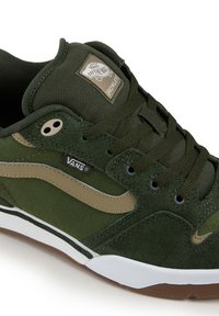 Vans ROWLEY - Trainers - dark green