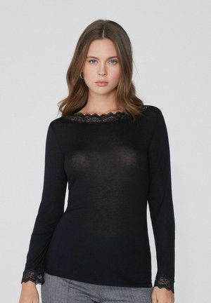 Schwarzes Langarmoberteil mit einem mit Spitze verzierten Ausschnitt und Bündchen, aus einem leichten, leicht durchsichtigen Stoff gefertigt. Eng anliegendes Design, glatte Textur.