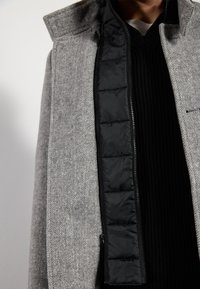 Thumbnail Image 5
