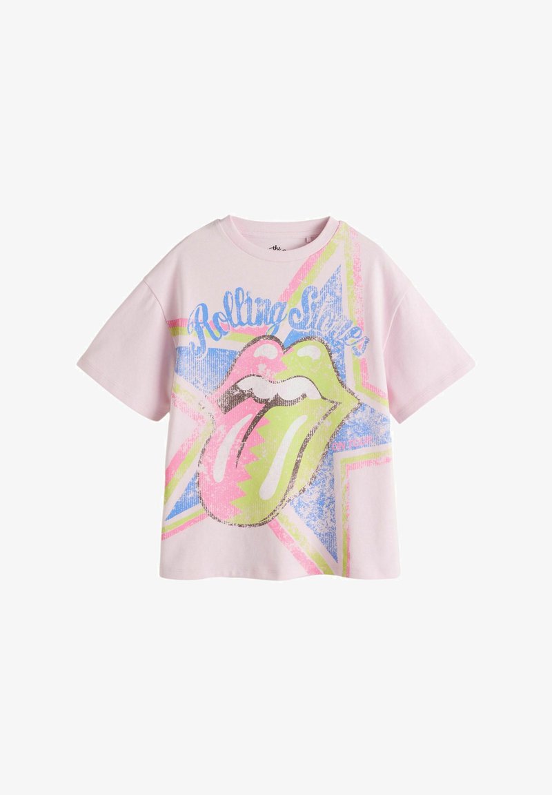 T-shirt rose clair avec texte bleu "Rolling Stones", une grande étoile pastel et le logo emblématique des lèvres et de la langue du groupe en rose et vert.